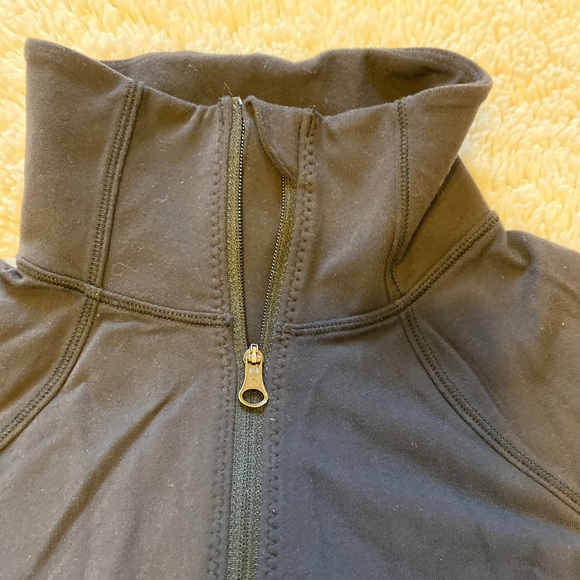 LULULEMON HALF ZIP PLEAT BACK PULLOVER - Picture 2 of 7